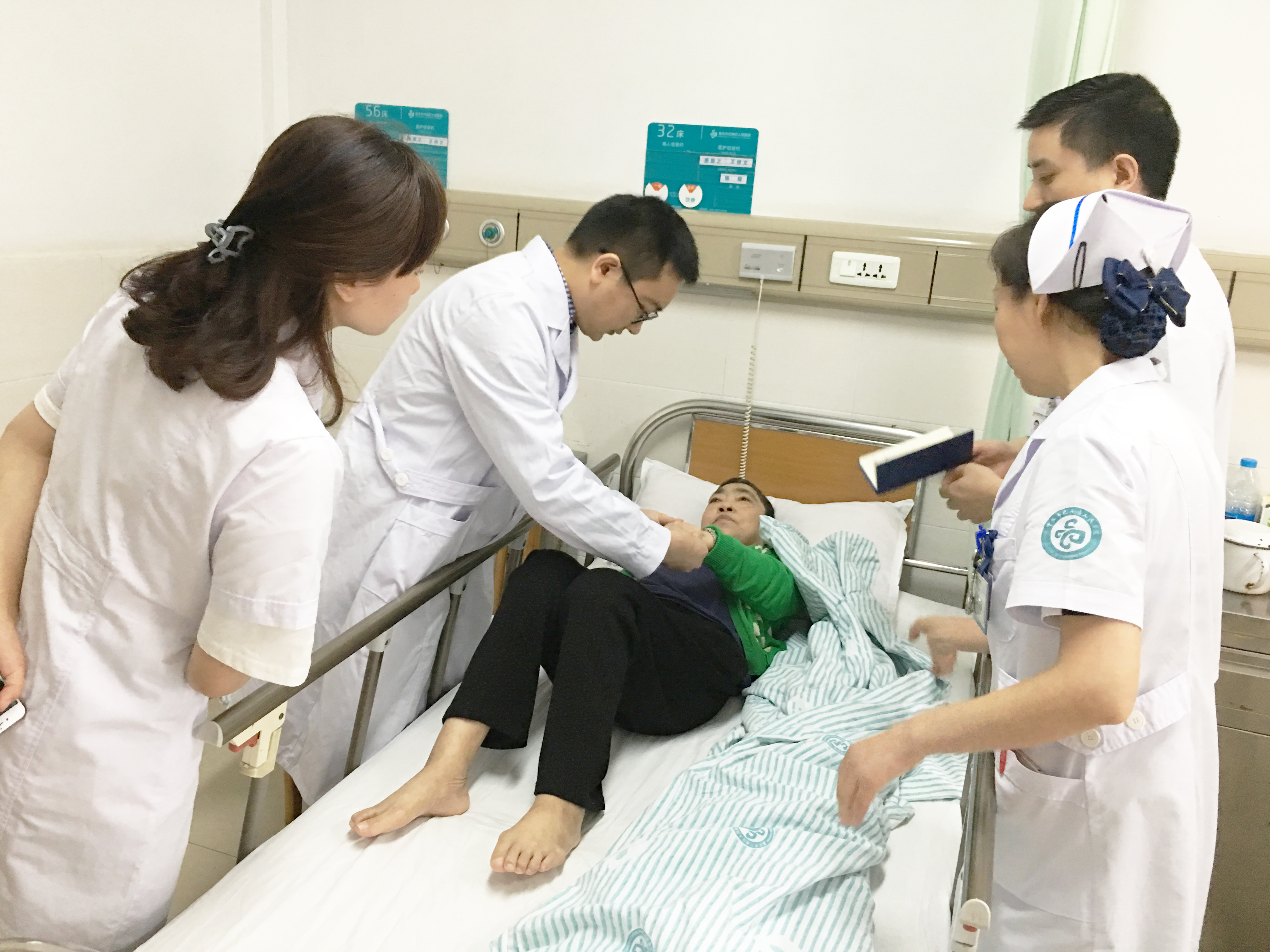 携手西南医院助力巴南风湿诊治