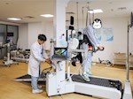 下肢康复机器人“就位”　 招募患者免费体验　 助力患者重启行走梦