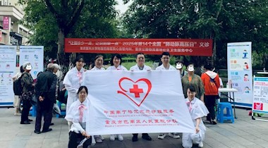 健康义诊进小区 南丁格尔暖人心